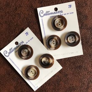 6 Vintage Buttons